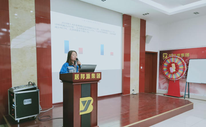 信息部李部長就網(wǎng)站建設(shè)、運(yùn)營、推廣等各項(xiàng)工作進(jìn)行匯報(bào)