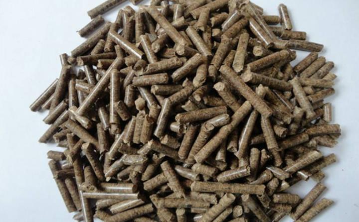 秸稈、鋸末、廢木頭等秸稈顆粒機(jī)加工成顆粒狀的生物質(zhì)燃料